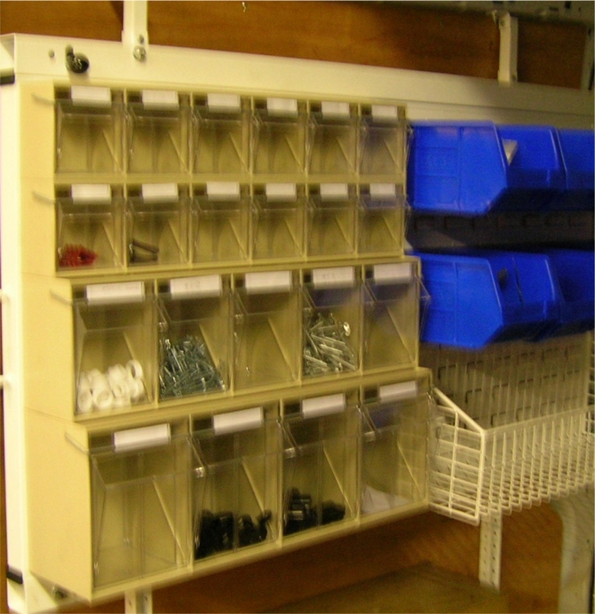 Clear-Tilting Van Storage System (4)